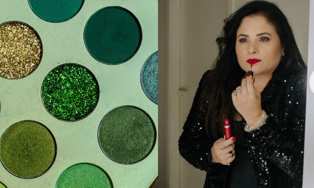 Elaine Calle aplicando batom vermelho com paleta de sombras verde e dourada da Copa do Mundo, representando estratégia de imagem profissional em São José dos Campos.