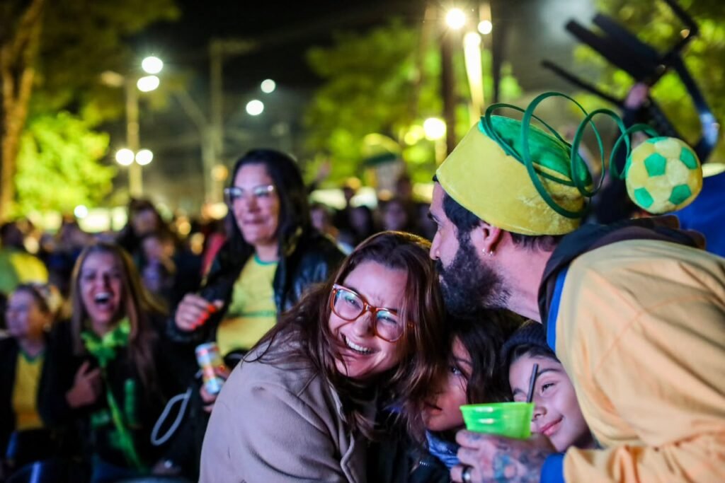 fan fest Guararema Copa do Mundo familia comemoracao Parque Deoclesia Guararema SP