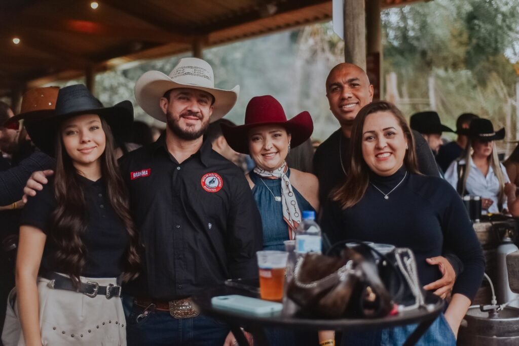 publico com chapeu country no Festival O Menor do Mundo Cacapava Vale do Paraiba