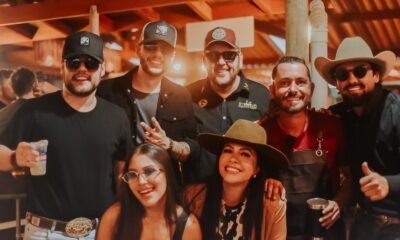 grupo de amigos e o organizador Bento, no Festival O Menor do Mundo Cacapava interior de SP