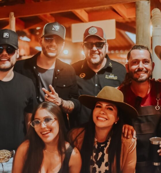 grupo de amigos e o organizador Bento, no Festival O Menor do Mundo Cacapava interior de SP