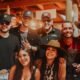 grupo de amigos e o organizador Bento, no Festival O Menor do Mundo Cacapava interior de SP