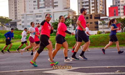 Atletas participando da Meia Maratona de SJC pelas ruas da cidade.
