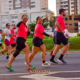 Atletas participando da Meia Maratona de SJC pelas ruas da cidade.