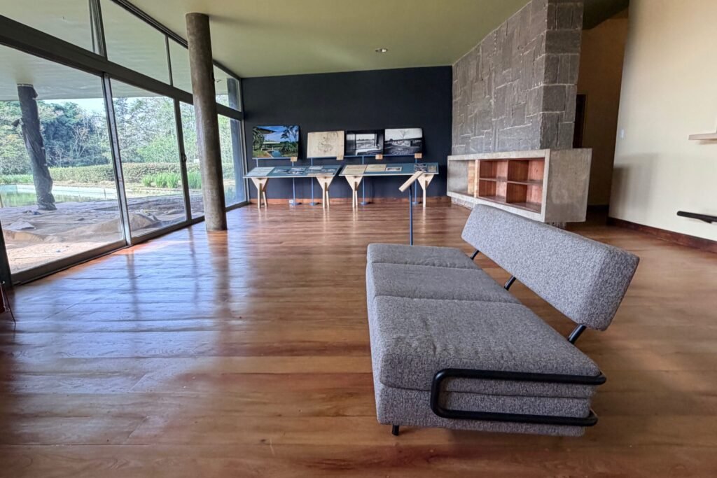 sofa Olivo de Rino Levi na Residencia Olivo Gomes Sao Jose dos Campos
