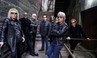 Bon Jovi Forever Tour: banda em foto promocional com Jon Bon Jovi
