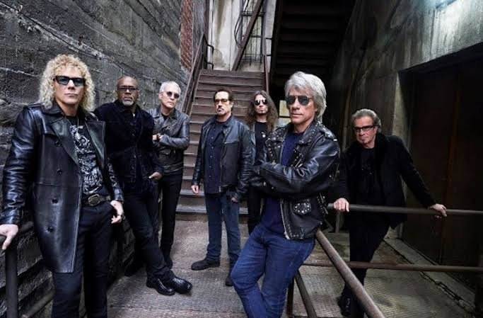 Bon Jovi Forever Tour: banda em foto promocional com Jon Bon Jovi