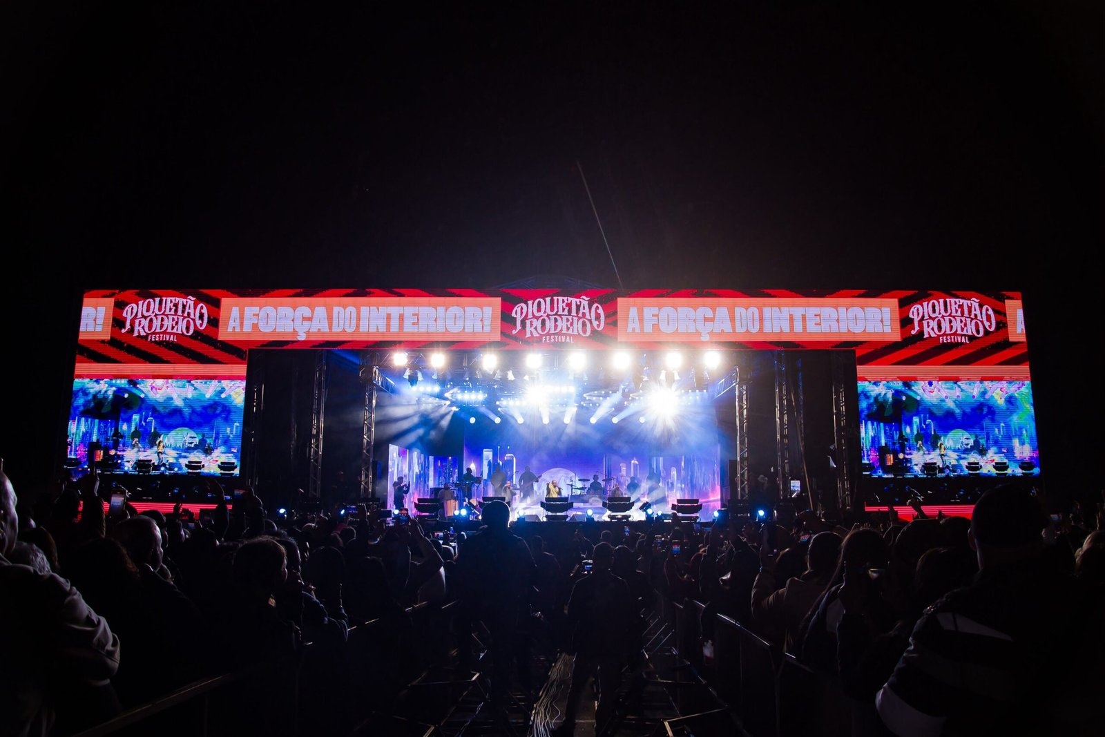 Piquetão Rodeio Festival 2026 reúne público no Recinto de Festas de Piquete, perto de São José dos Campos