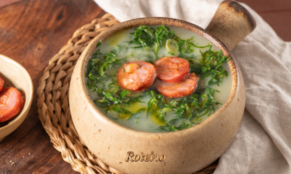 caldo verde servido mesa posta receita facil