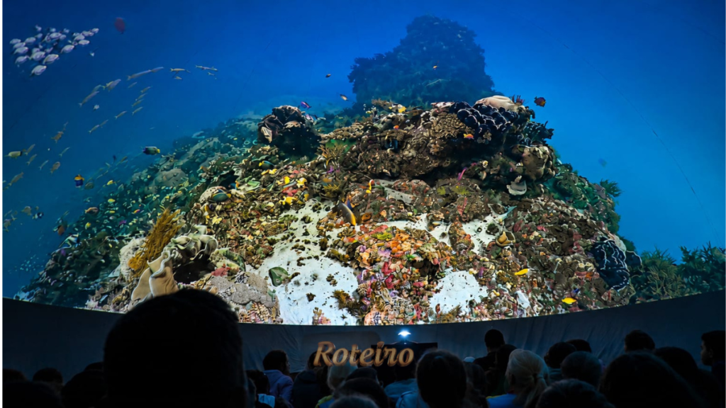Cúpula de 360° do Planetário Urania Jardim Oriente com projeção de recife marinho
