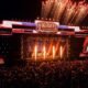 Palco do Taubaté Expo Rodeo 2026 com fogos de artifício e multidão