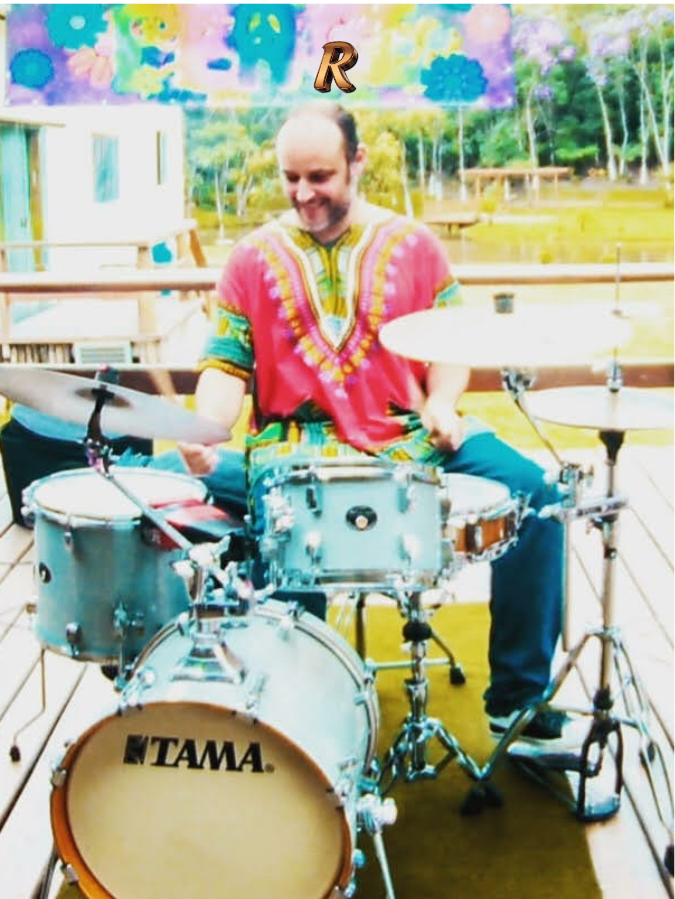 Baterista da banda do Piano Experience em SJC