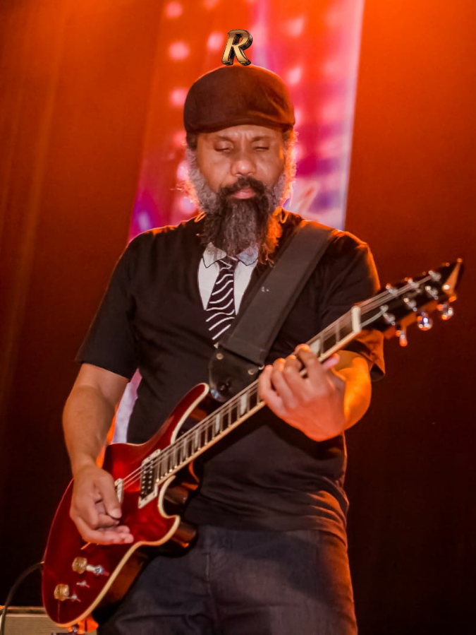 Guitarrista da banda do Piano Experience em SJC