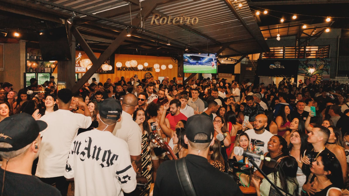 Brilho no Olhar: Pé na Areia costuma lotar no pagode de domingo em SJC