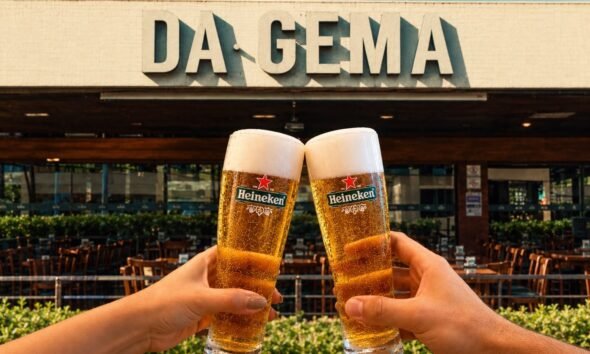 Brinde com chopp Heineken em frente ao Boteco da Gema SJC, selecionado para o Heineken Masters 2026