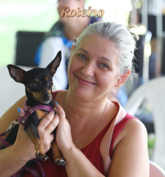 Tutora com pet durante campanha de castração gratuita de pets em São José dos Campos