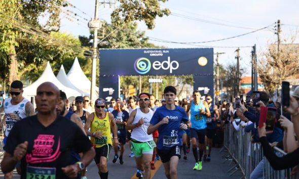 Corredores na largada da Corrida Eugênio de Melo, no Circuito EDP, em São José dos Campos