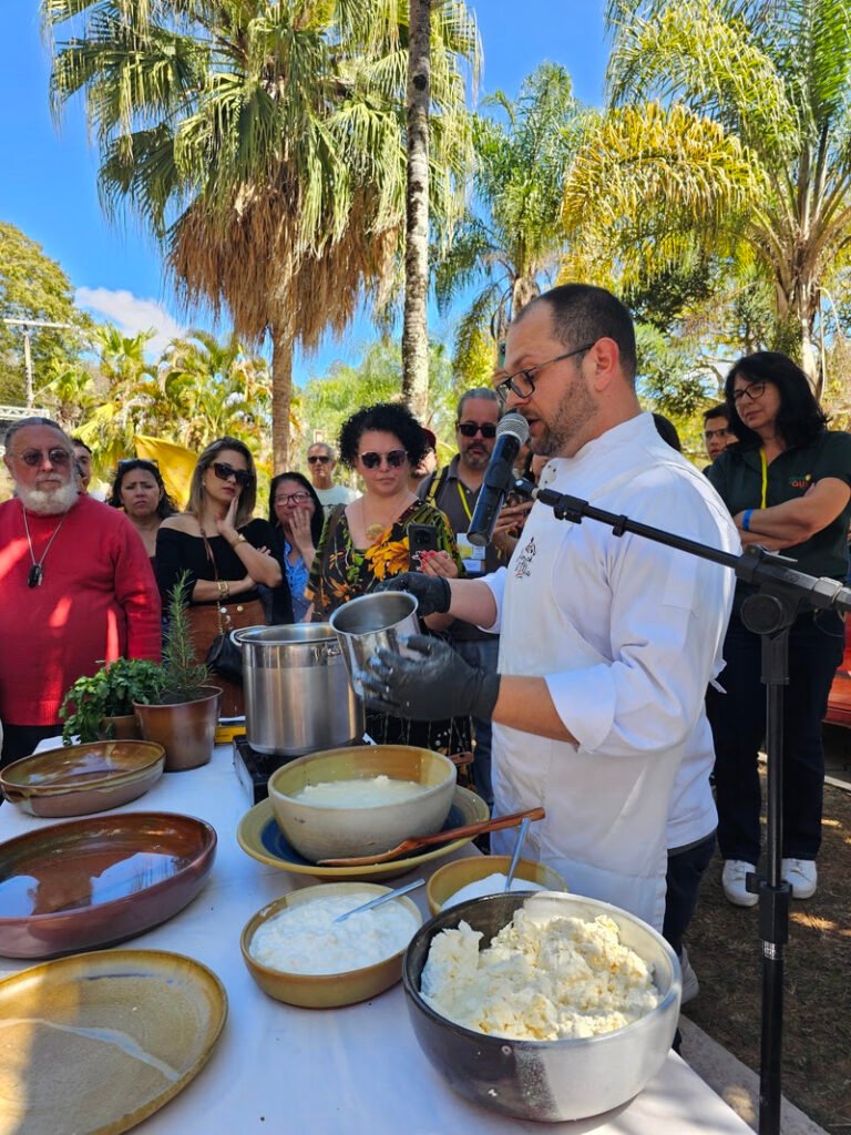 6º Festival do Queijo de Cunha: chef prepara queijo ao vivo na Feira de Produtos