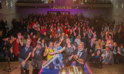 Plateia lotada em apresentação do Piano Experience, que chega a SJC