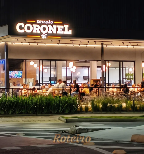 Bar Estação Coronel Taubaté — fachada iluminada de uma unidade da marca