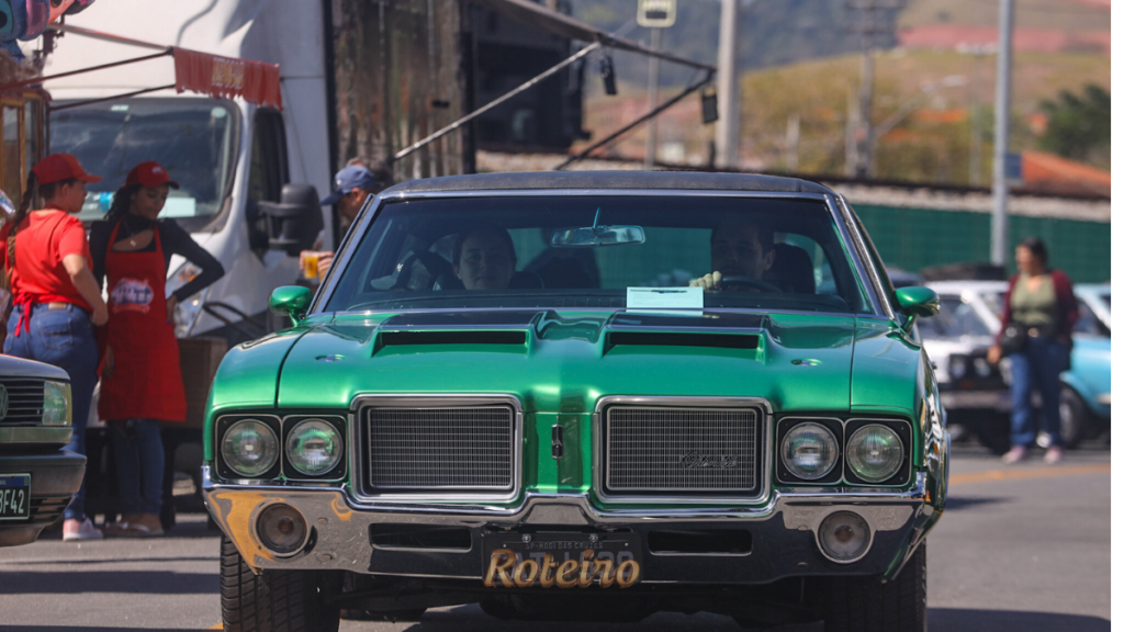 Guararema Classic Cars tem desfile de carros antigos