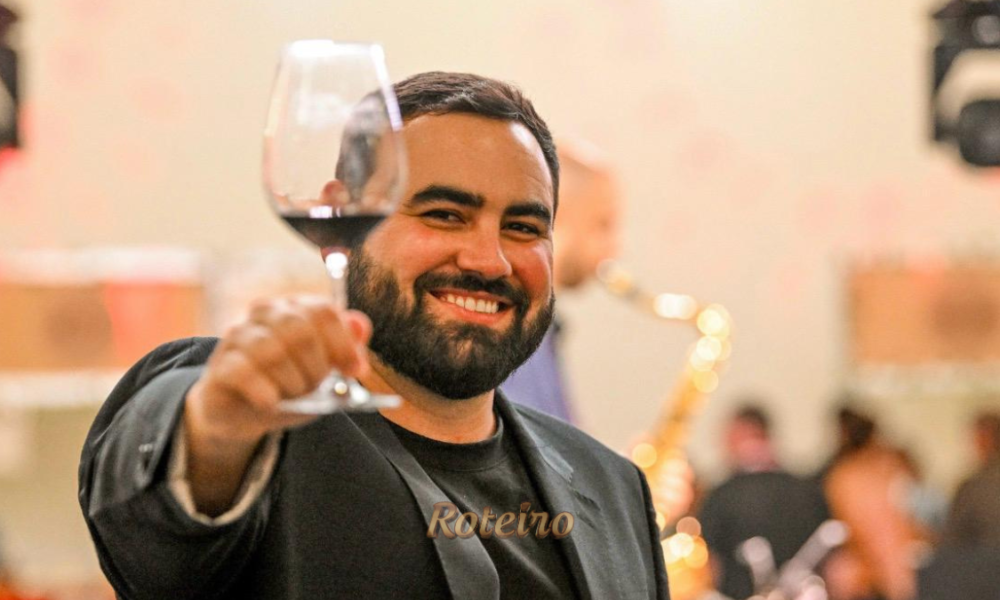 Festival Vinhos de Bicicleta - sommelier Rodrigo Ferraz brinda ao evento