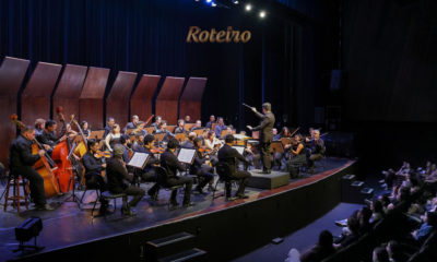 Orquestra Joseense Brahms SJC em apresentação no Teatro Municipal, sob regência do maestro William Coelho