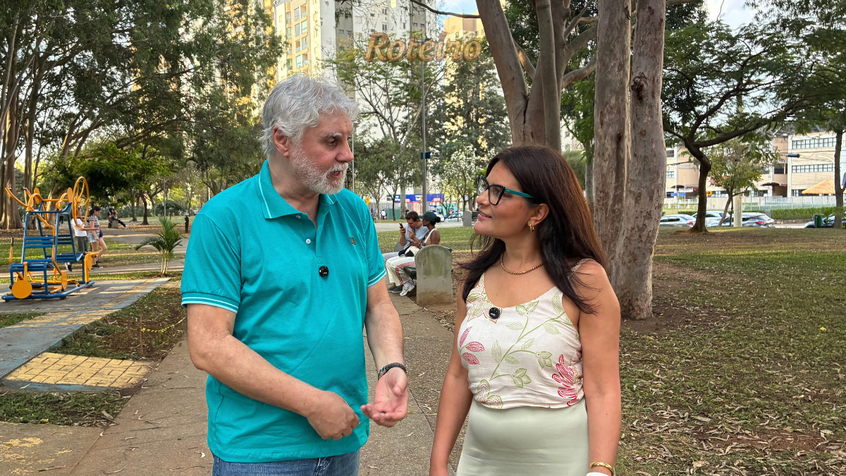 Marcio Marcondes entrevista Úrsula Pronckunas sobre quem fiscaliza a NR-1 na Praça Ulisses Guimarães, no Aquarius, em SJC