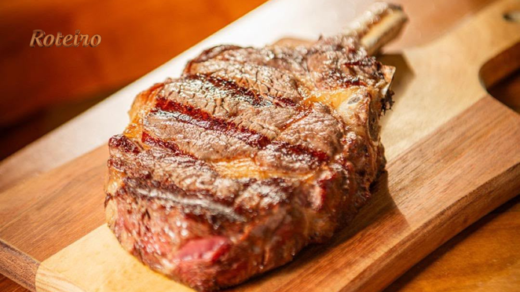 Semana do Cliente SJC: corte de carne grelhado com osso servido em tábua de madeira no DIPA Rooftop