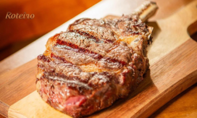 Semana do Cliente SJC: corte de carne grelhado com osso servido em tábua de madeira no DIPA Rooftop