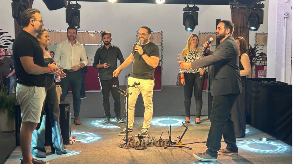 Vinhos de Bicicleta 2026 tem dinâmica no palco com organizadores