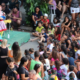 Arte Engajada em SJC: crianças comemoram com palhaços em palco montado na rua