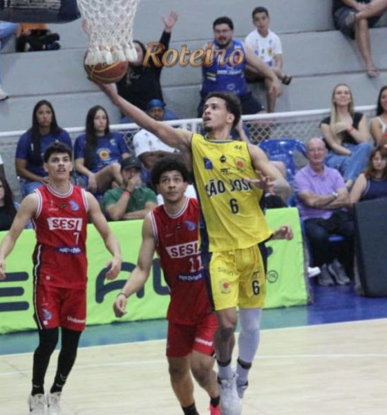 basquete SJC no NBB: jogador do São José Basketball arremessa contra o Sesi Franca