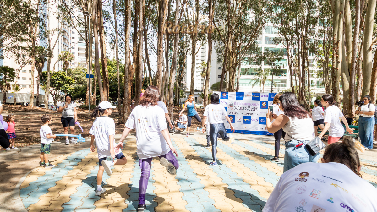 caminhada beneficente em SJC Bebêminhada Solidária alongamento na 1ª edição