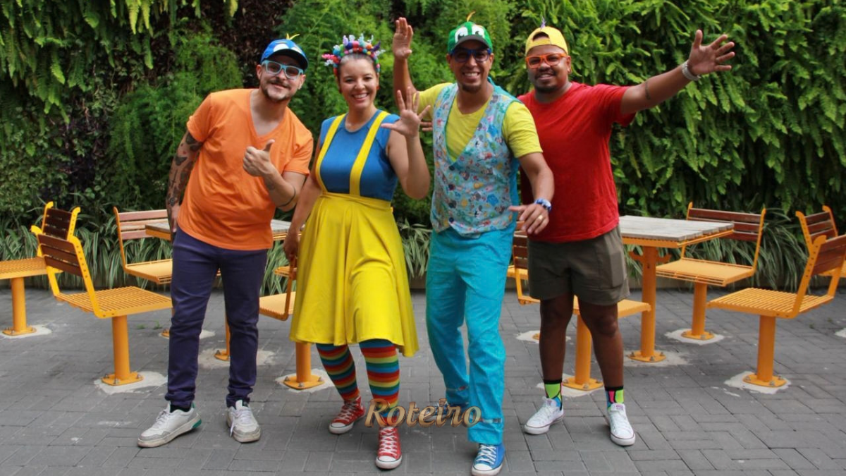 Dia das Crianças SJC: integrantes do grupo Desanja Kids, com roupas coloridas, no Shopping Jardim Oriente