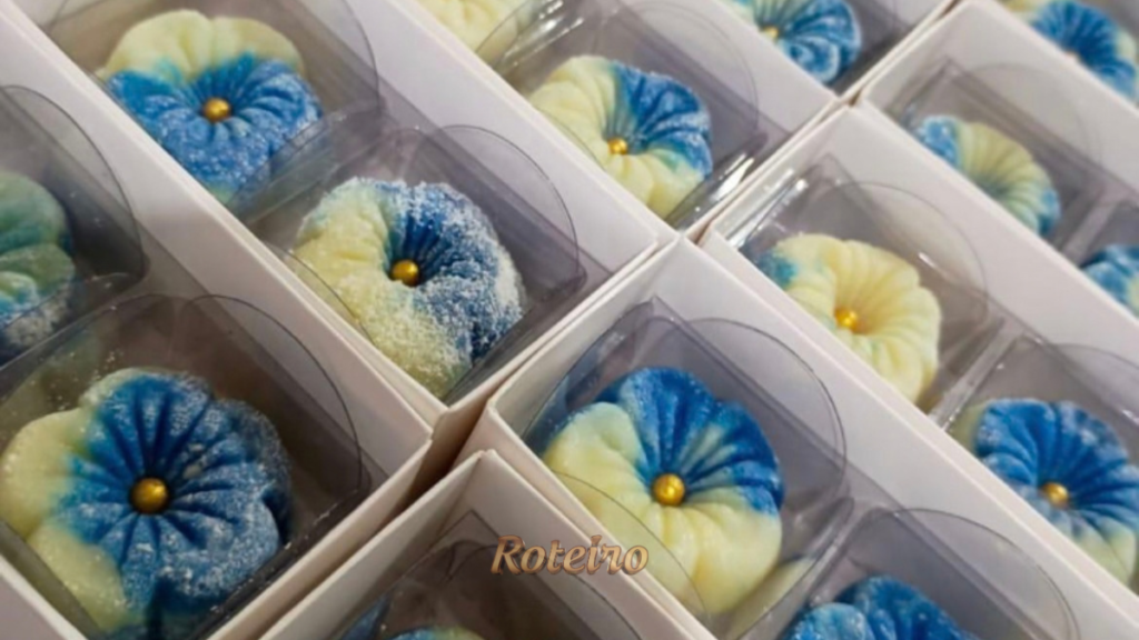 Food Vale em SJC 2026: doces artesanais em formato de flor azul e branca em caixinhas individuais