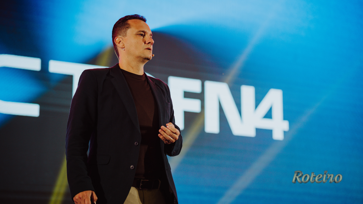 Impacto FN 4 SJC – Fábio Nascimento palestra no palco do PIT