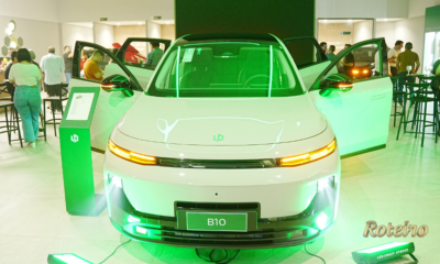 O Leapmotor B10 REEV em exposição no evento de lançamento da T-Line SJC. Foto: Divulgação