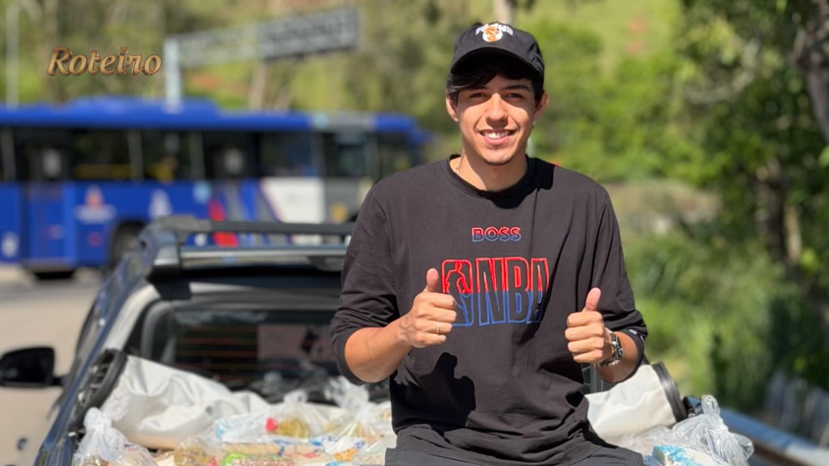 mil lanches em Paraibuna – João Gabriel, CEO do Grupo Pádua, com alimentos arrecadados