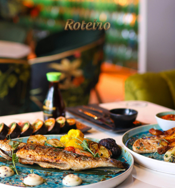 Restaurant Week São Sebastião peixe grelhado e frango assado com legumes em mesa de restaurante