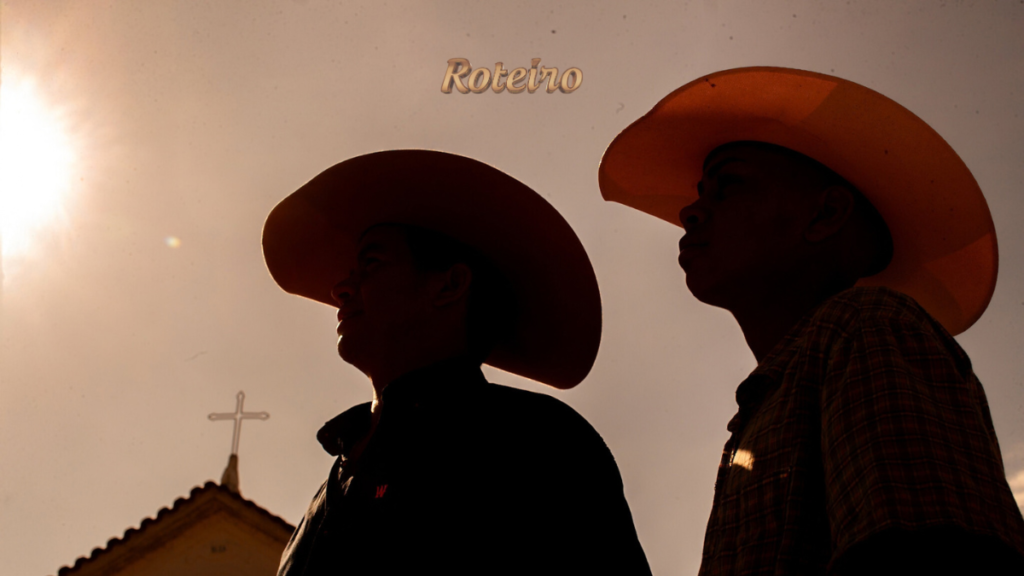 roteiro religioso em Guararema – silhuetas de dois homens de chapéu diante da cruz de uma igreja