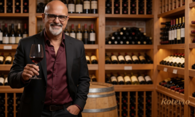 Vinhos no Food Vale: sommelier Edu Santoro com taça de vinho tinto em adega